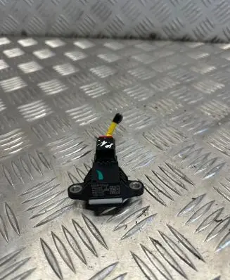 Hyundai Tucson TL Airbag deployment crash/impact sensor 95920b1050
