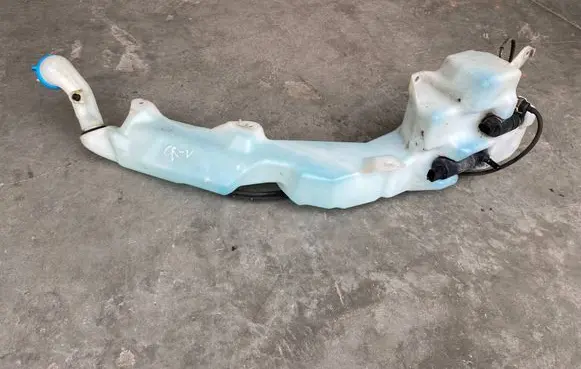 Honda CR-V Windshield washer fluid reservoir/tank
