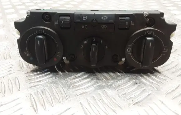 Volkswagen PASSAT B6 Climate control unit