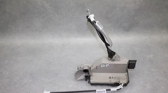 Peugeot 2008 I Front door lock 9812501080