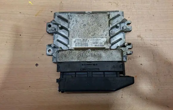 Renault Clio II Engine control unit/module 8200326395 8200326387