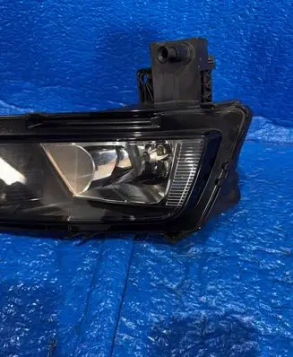 Volkswagen Touran III Front fog light 5TA941662A