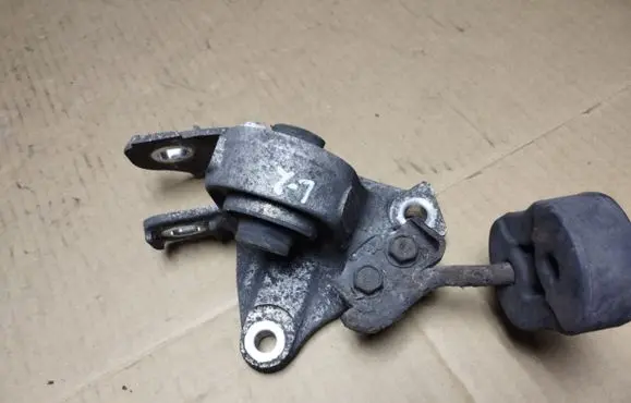 Honda Legend Engine mount bracket