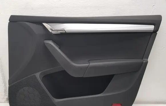 Skoda Octavia Mk3 (5E) Front door card panel trim 5E0867171 5E1867014