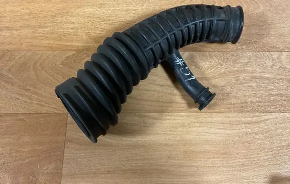 Ford Mondeo Mk III Air intake hose/pipe 1s719c623