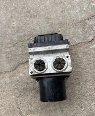 Volkswagen PASSAT B6 ABS Pump 3C0614109E 16431603 16431503C