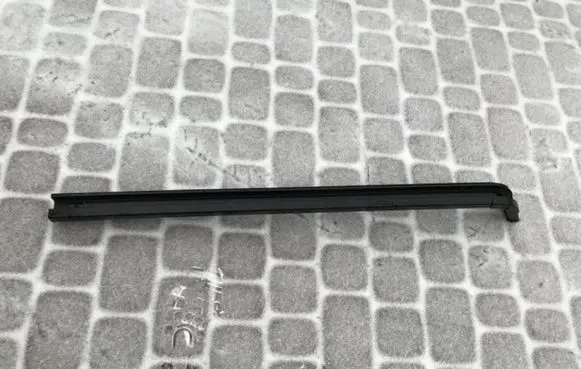 Opel Vivaro Sliding door window/glass 777610083R