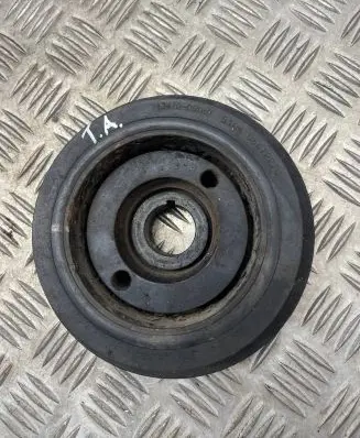 Toyota Avensis T250 Crankshaft pulley 134700g010