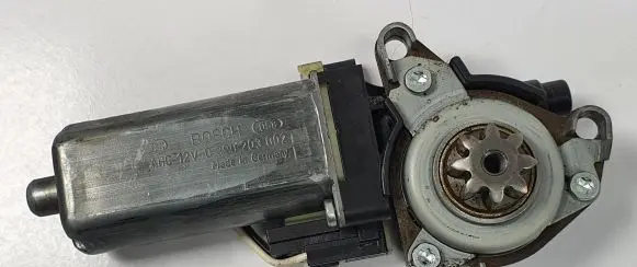 Mercedes-Benz C W203 Seat adjustment motor 0390203002