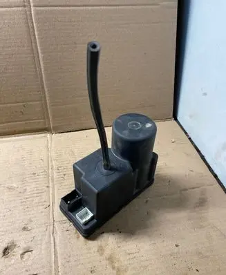 Audi A4 S4 B5 8D Central locking vacuum pump 4A0862257A
