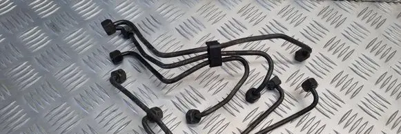 Audi 100 S4 C4 Fuel injector supply line/pipe 