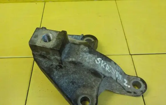 Ford Focus Gearbox mounting bracket CV617M125VA