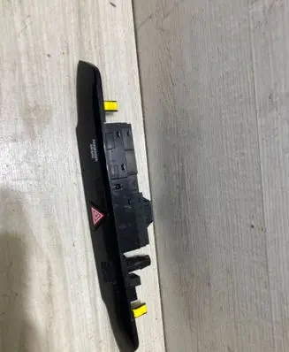 Hyundai Tucson TL Hazard light switch 93700D7100