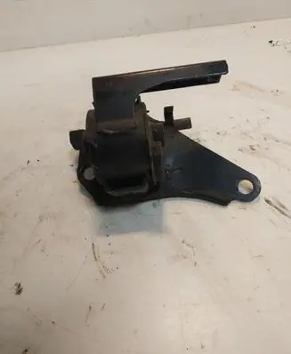 Toyota RAV 4 (XA20) Engine mount bracket