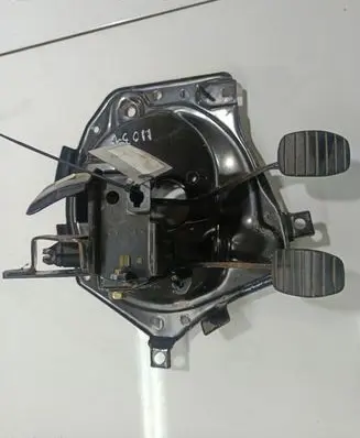 Renault Thalia I Brake pedal 7700435361