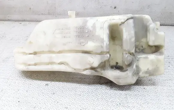 Nissan Terrano Windshield washer fluid reservoir/tank 289127F000