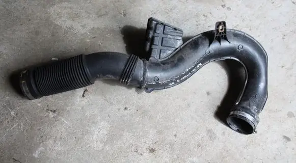 Opel Vivaro Air intake hose/pipe 165755972R 93451664
