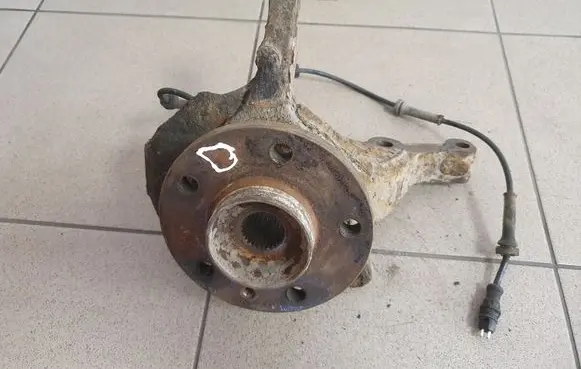 Opel Vivaro Front wheel hub