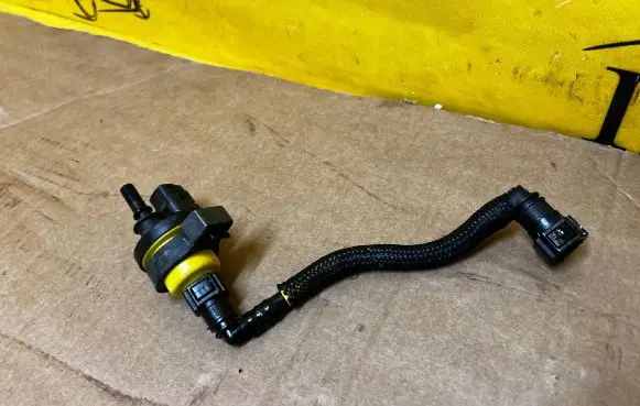 Renault Megane IV Fuel line pipe 223206798R