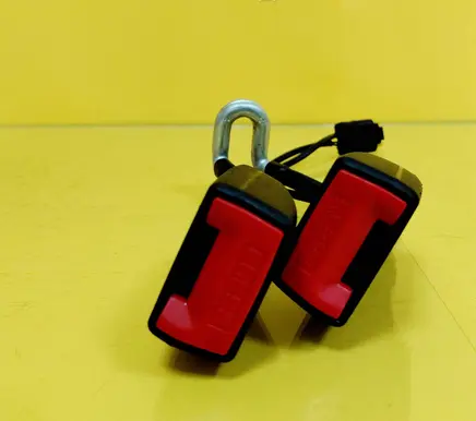 Rear seatbelt buckle