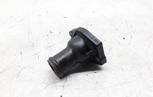 Volkswagen PASSAT B5 Engine coolant pipe/hose 026121145E