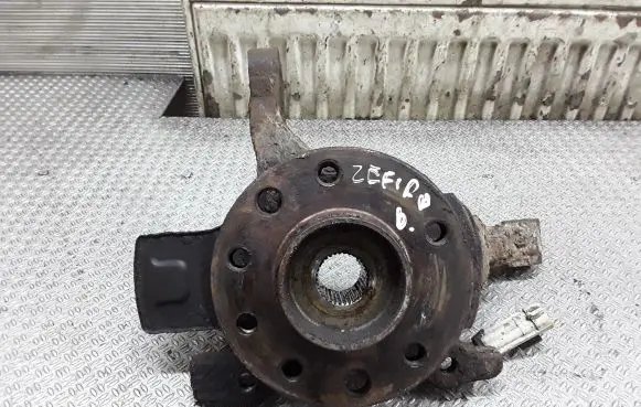 Opel Zafira B Front wheel hub spindle knuckle