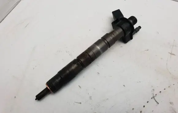 BMW 1 E82 E88 Fuel injector 7805428