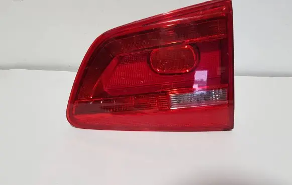 Volkswagen Touran I Tailgate rear/tail lights