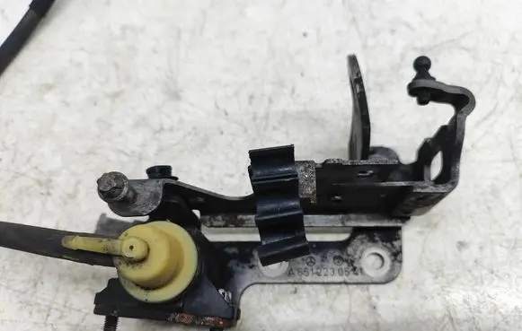 Mercedes-Benz E W212 Engine mounting bracket A6512230541