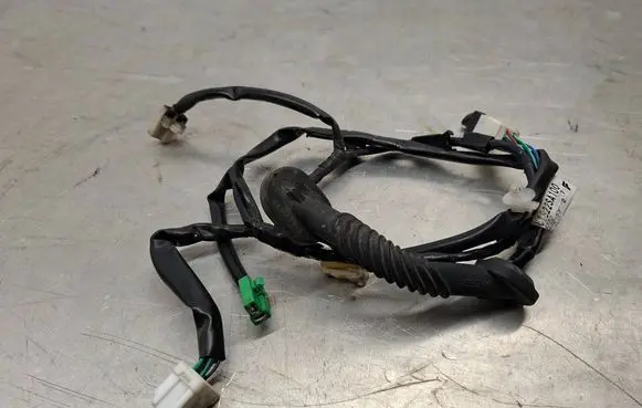 Subaru Forester SG Rear door wiring loom 81822SA100