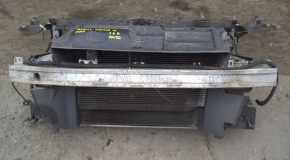 Renault Megane III Radiator support slam panel