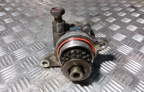 Nissan Almera Tino Power steering pump 4U105