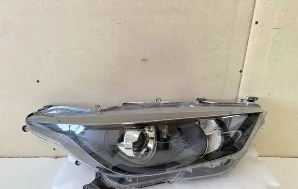 Toyota Yaris XP210 Headlight/headlamp