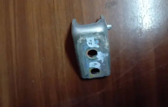Peugeot 407 Front door lower hinge 
