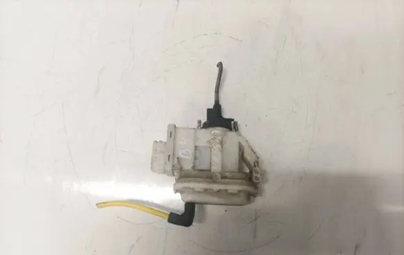 Volkswagen PASSAT B4 Central locking motor 3a0862153