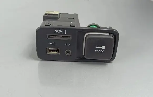 Jeep Cherokee USB control unit 68146070AD