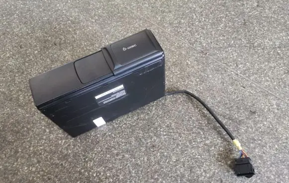 Volkswagen Touareg I CD/DVD changer 1J6035111