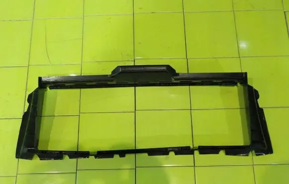 Land Rover Freelander 2 - LR2 Intercooler air channel guide 