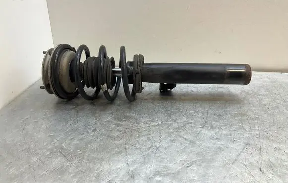 BMW 5 E60 E61 Front shock absorber with coil spring 6786518 E60V009BX