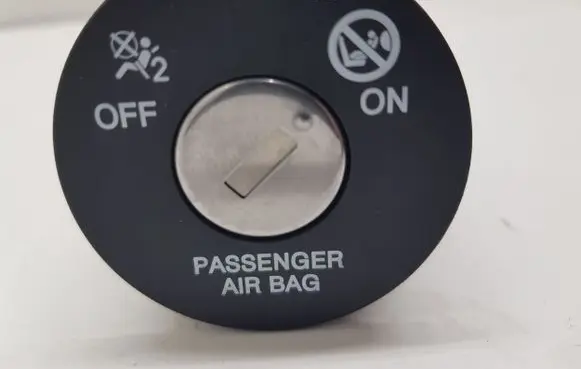 KIA Sportage Passenger airbag on/off switch 