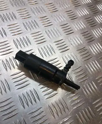Volkswagen PASSAT B6 Headlight washer pump 3B7955681