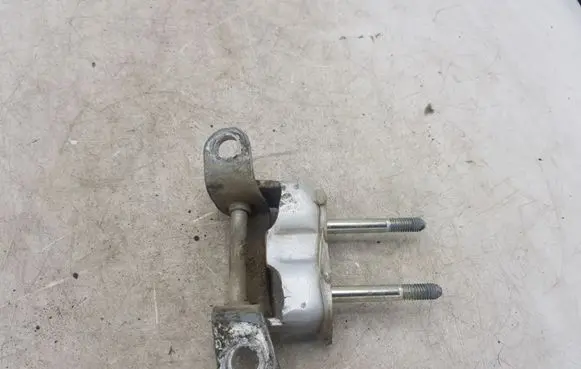 Toyota 4 Runner N120 N130 Rear door upper hinge NOCODE