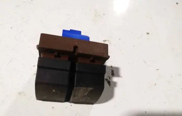 Volkswagen PASSAT B6 Fuel tank opening switch 