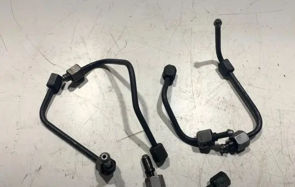 Opel Signum Fuel injector supply line/pipe 