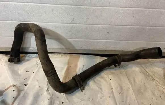 Opel Corsa D Intercooler pipe mounting bracket 