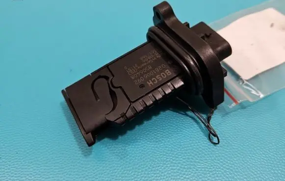 Toyota Avensis T270 Mass air flow meter 0281006092 IMPRK1422320
