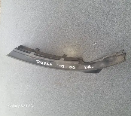 Volkswagen Touran I Front bumper lower grill 1T0.853.665A