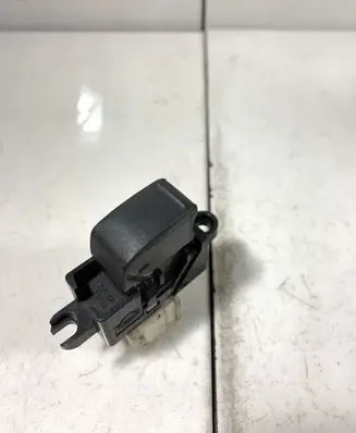 Nissan X-Trail T30 Electric window control switch 43197