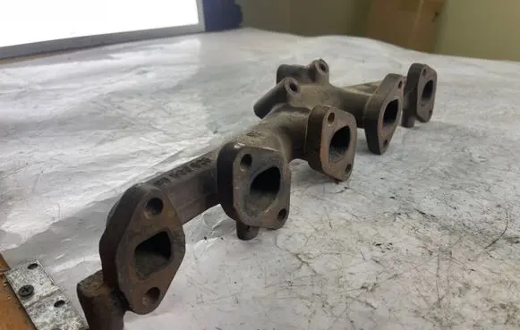Opel Zafira A Exhaust manifold 90500926