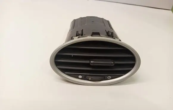 Ford Focus Dashboard side air vent grill/cover trim 4M51A014L21AD